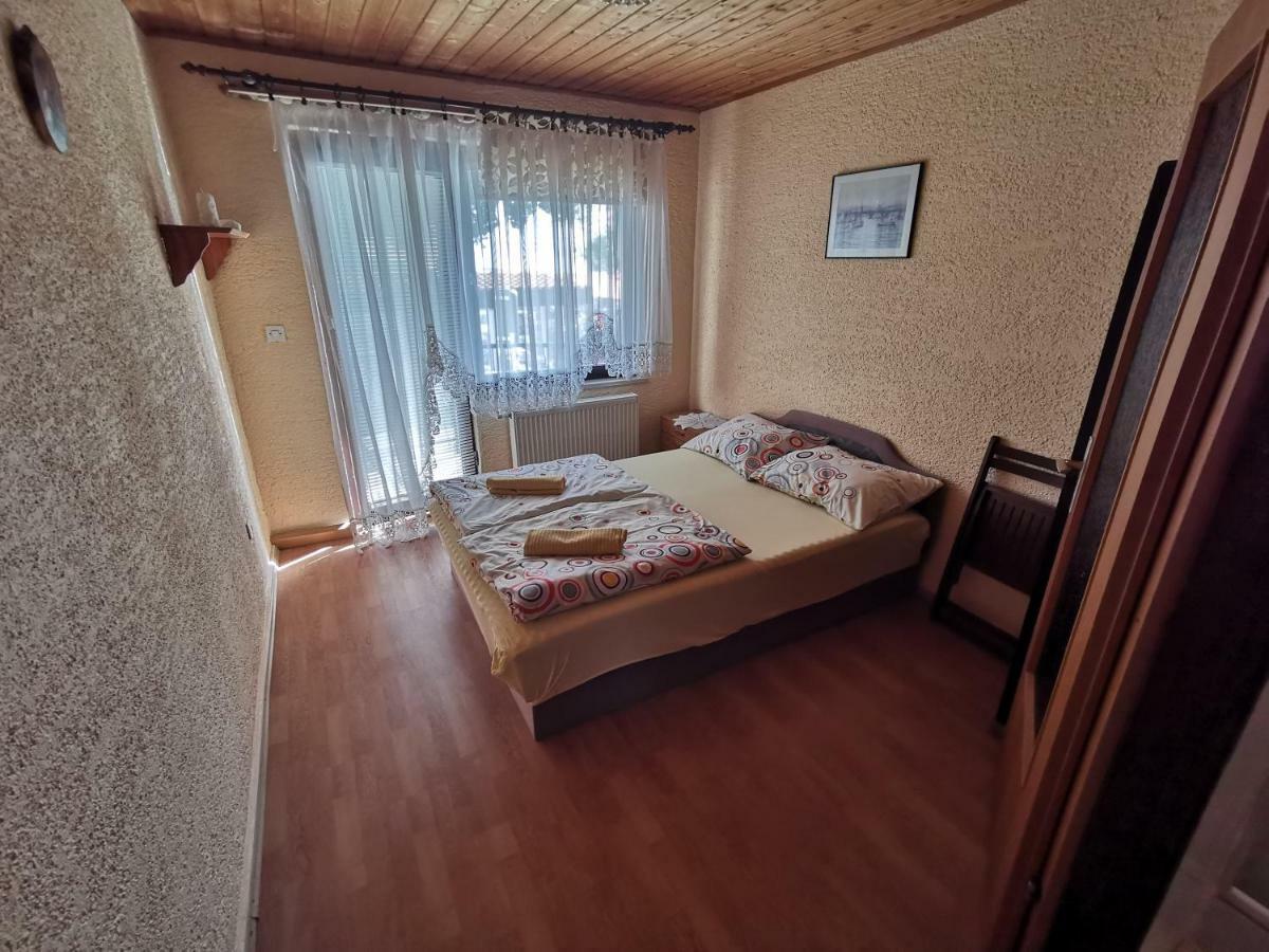 Guest House Dijana Kraljevica Exteriör bild